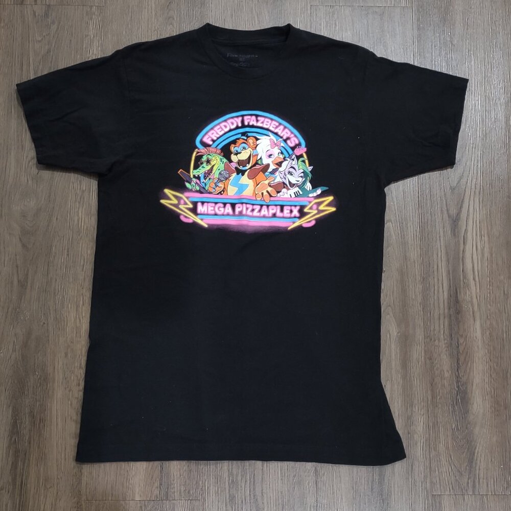 Five Nights at Freddy's Mega Pizzaplex Hot Topic T-Shirt Medium 2023